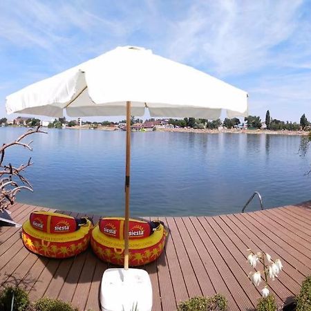 Topsenec-Lakeside Home Exterior photo