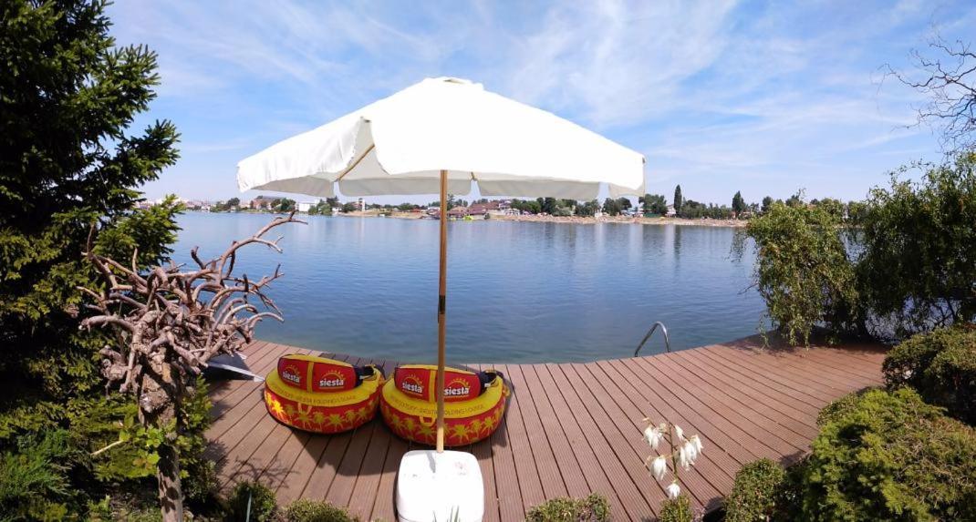Topsenec-Lakeside Home Exterior photo